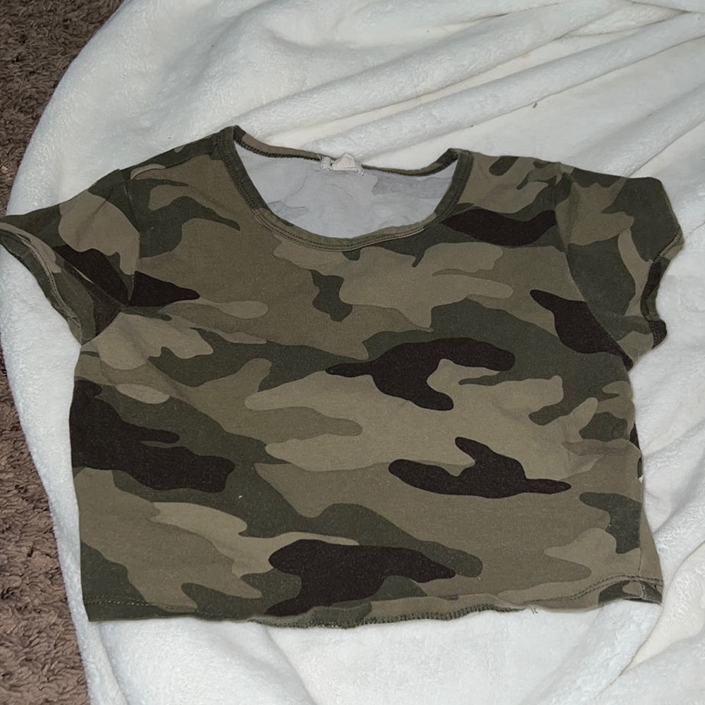 camo crop top